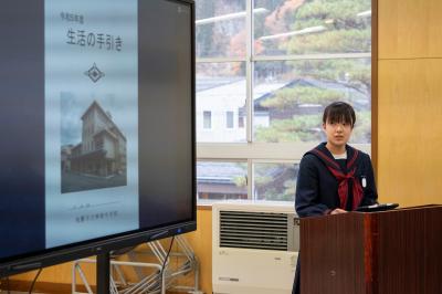 神岡中の生徒会執行部が校則の改定案について意見交流しました