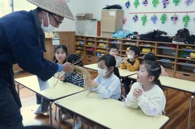 市内の園児や小中学生が自然にやさしいお米を使った給食をいただきました