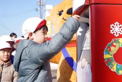 増島保育園の年長園児が飛騨古川郵便局で「リアル郵便ごっこ」