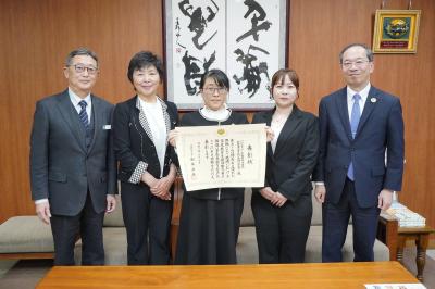 飛騨市家庭教育支援チーム「ハルジオン」が文部科学大臣表彰の受賞を報告
