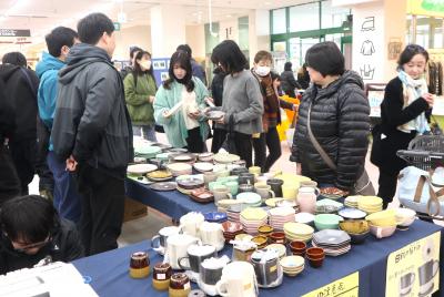 飛騨吉城特別支援学校が作業製品販売会「でこなるマルシェ」を開催