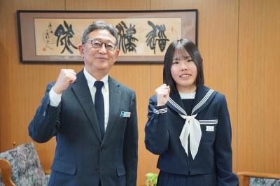 国スポ・スキー競技に出場した古川中の加納瑚乃美さんが成果を報告