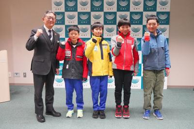 全日本ジュニアスキー選手権に出場する選手を激励しました