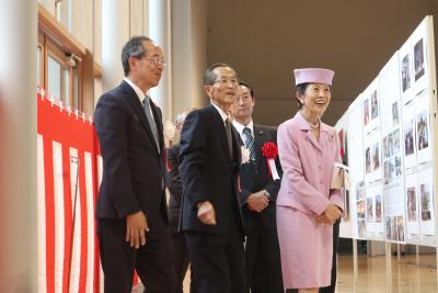 高円宮妃久子さま招き、文化交流センター20周年式典を開催