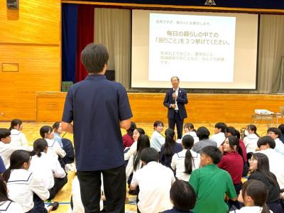 吉城高校普通科の1、2年生を対象に都竹市長による講義が行われました