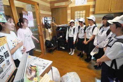 神岡中1年生が古川町の事業所などを見学しました