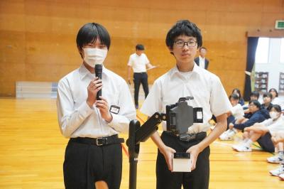 ナウエ（株）が古川中へ情報教育などに使用する機器を寄贈