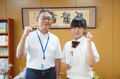 全国高校総体・新体操団体競技に出場する南詩穏さんを激励