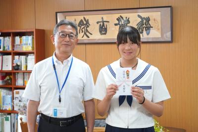 全国女子中学生硬式野球選手権大会に出場する荒井芭月さんを激励