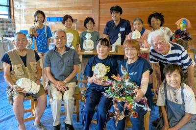 命の輝きを造形に～現代美術家、中垣さんの「造形美術教室」開く